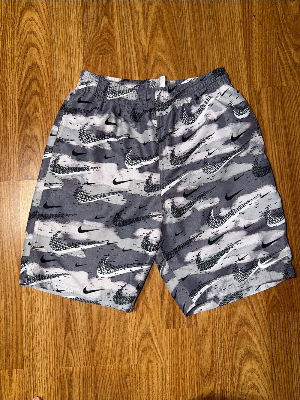 Nike Boys Gray & White Swoosh Camo Swim Shorts Size Large (10/12)
